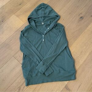 Kate Quinn Organic Cotton Hooded Henley Medium
